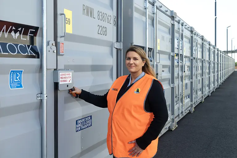 Shipping container AU 
