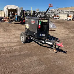 2019 Lincoln Electric VANTAGE 322 Welder
