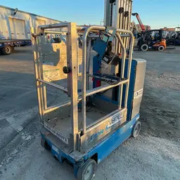 2017 Genie GR-20 Self-Propelled One-Person Lift
