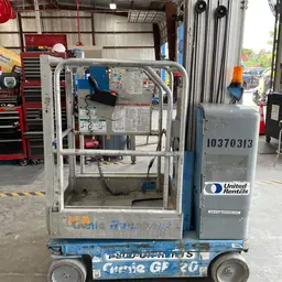 2015 Genie GR-20 Self-Propelled One-Person Lift