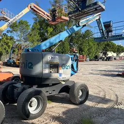 2015 Genie Z-62/40 Articulating Boom Lift