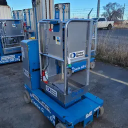 2017 Genie GR-20 Self-Propelled One-Person Lift