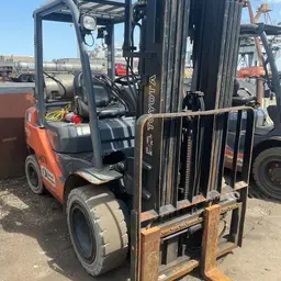 2015 Toyota 8FGU30 Warehouse Forklift