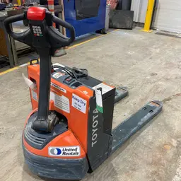 2023 Toyota 8HBW23 Jack