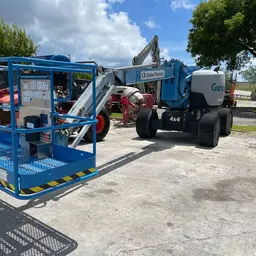 2015 Genie Z-62/40 Articulating Boom Lift