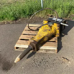 2017 Atlas Copco SB 452 Attachment