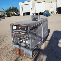 2016 Lincoln Electric VANTAGE 520 Welder