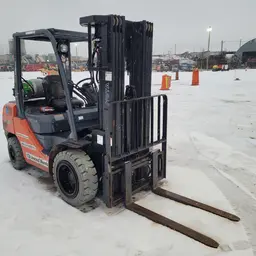 2018 Toyota 8FGU30 Warehouse Forklift
