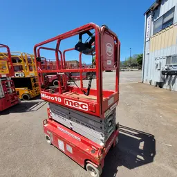 2018 MEC MICRO 19 Scissor Lift