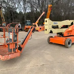 2013 JLG E450AJ Articulating Boom Lift