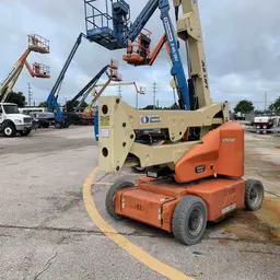 2013 JLG E400AJPN Articulating Boom Lift