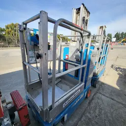 2017 Genie GR-20 Self-Propelled One-Person Lift