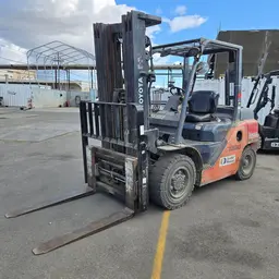 2015 Toyota 8FD35U Warehouse Forklift