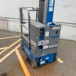 2017 Genie GR-20 Self-Propelled One-Person Lift