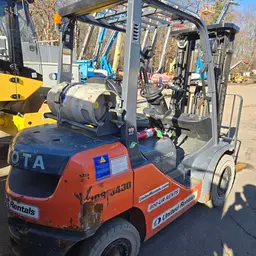 2018 Toyota 8FGU25 Warehouse Forklift