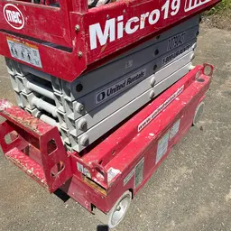2018 MEC MICRO 19 Scissor Lift