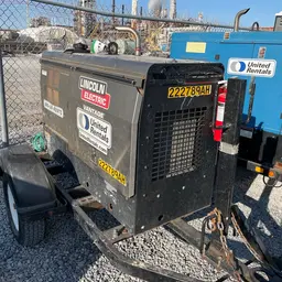 2019 Lincoln Electric VANTAGE 322 Welder