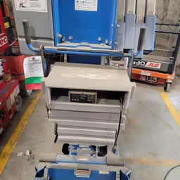 2018 Genie AWP-30SDC Pusharound Lift