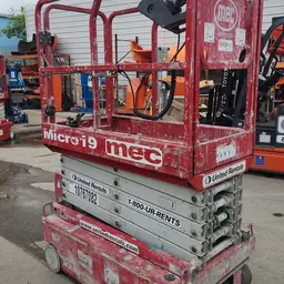 2018 MEC MICRO 19 Scissor Lift