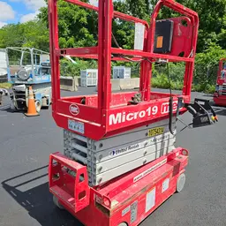 2018 MEC MICRO 19 Scissor Lift