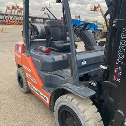 2018 Toyota 8FGU30 Warehouse Forklift