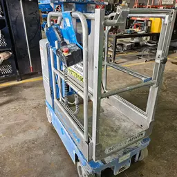 2018 Genie GR-12 Self-Propelled One-Person Lift
