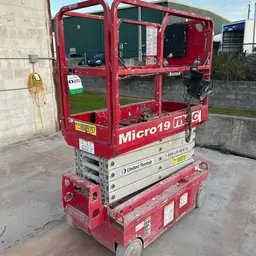 2017 MEC MICRO 19 Scissor Lift