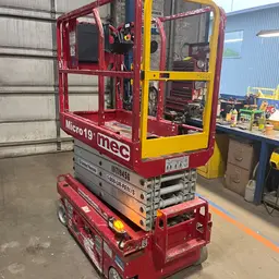 2018 MEC MICRO 19 Scissor Lift