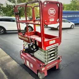 2018 MEC MICRO 19 Scissor Lift
