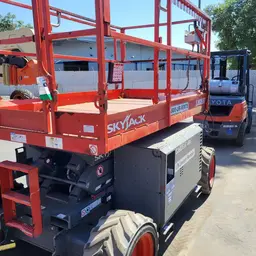 2017 Skyjack SJ6826RT Rough Terrain Scissor Lift