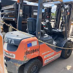 2017 Toyota 8FDU25 Warehouse Forklift