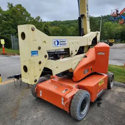 2014 JLG E400AJPN Articulating Boom Lift