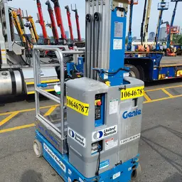 2017 Genie GR-20 Self-Propelled One-Person Lift