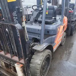 2018 Toyota 8FDU30 Warehouse Forklift