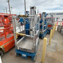 2017 Genie GR-20 Self-Propelled One-Person Lift