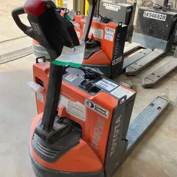 2022 Toyota 8HBW23 Jack