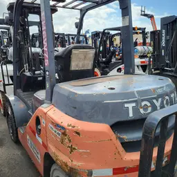 2015 Toyota 8FD35U Warehouse Forklift