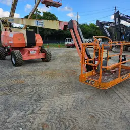 2015 JLG 800AJ Articulating Boom Lift