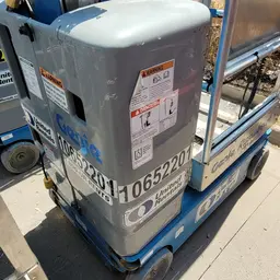 2017 Genie GR-20 Self-Propelled One-Person Lift