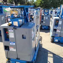 2017 Genie GR-12 Self-Propelled One-Person Lift