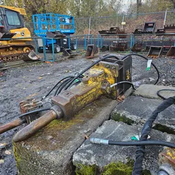 2017 Atlas Copco SB 452 Attachment