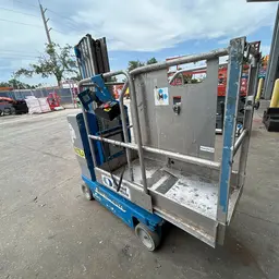 2016 Genie GR-20 Self-Propelled One-Person Lift