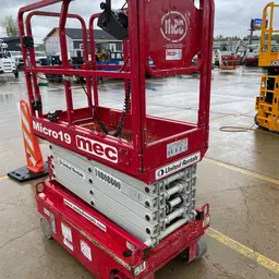 2018 MEC MICRO 19 Scissor Lift