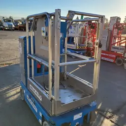 2017 Genie GR-12 Self-Propelled One-Person Lift