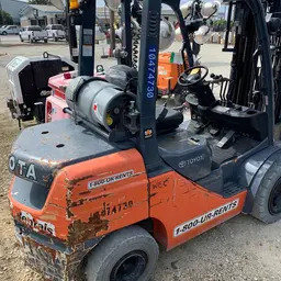 2016 Toyota 8FGU30 Warehouse Forklift