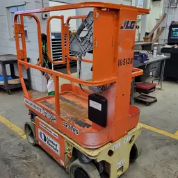2016 JLG 1230ES Self-Propelled One-Person Lift