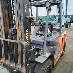2014 Toyota 8FD35U Warehouse Forklift