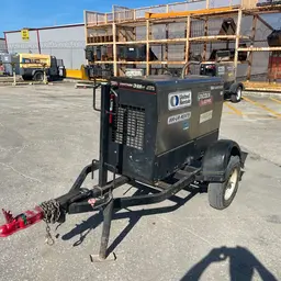 2019 Lincoln Electric VANTAGE 322 Welder