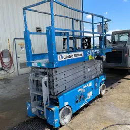 2017 Genie GS-3232 Scissor Lift