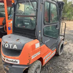 2017 Toyota 8FDU25 Warehouse Forklift